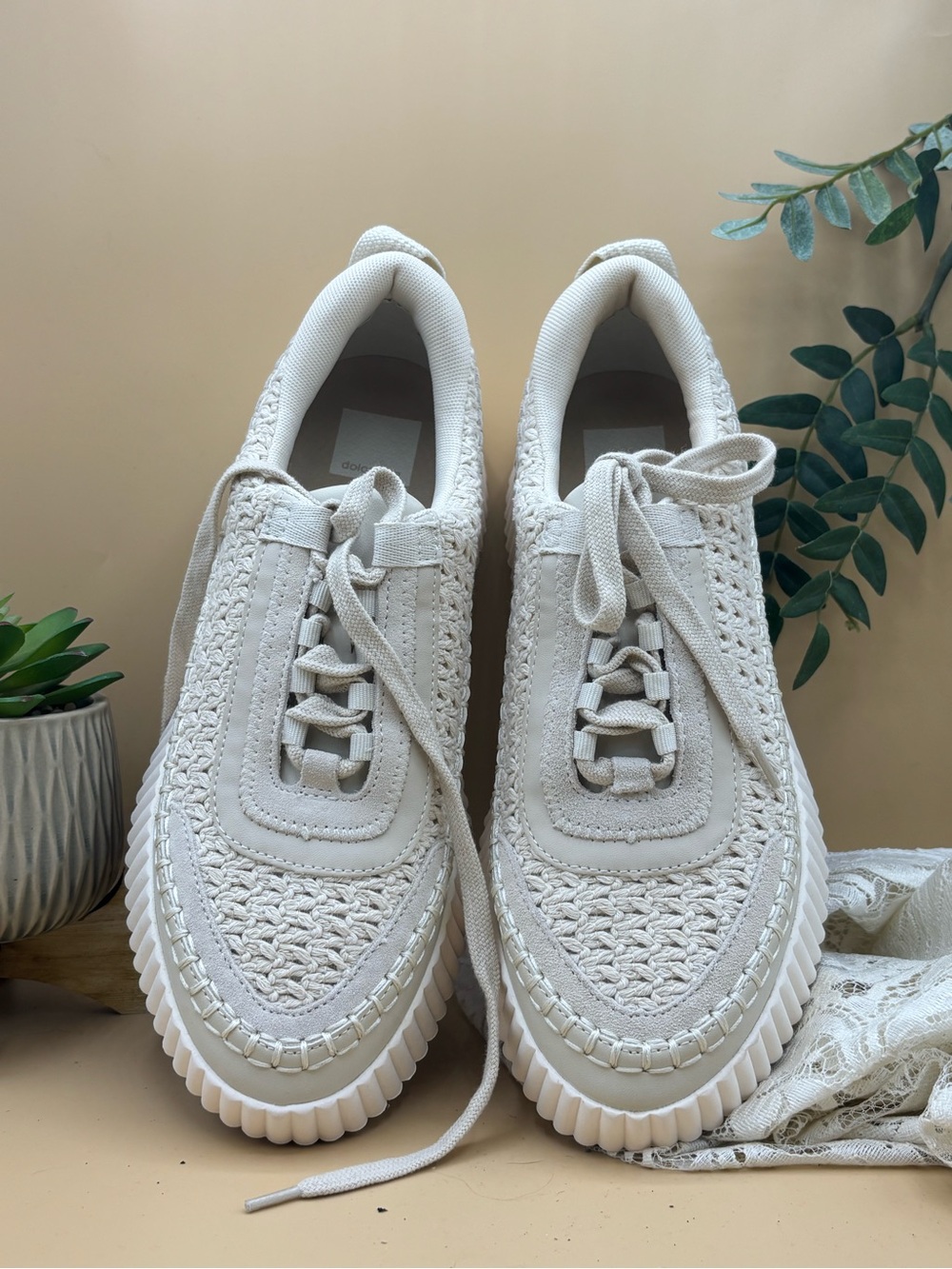 Dolce Vita Dolen Sandstone Crochet Platform Sneakers Women’s Size 9.5